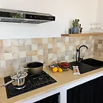 Margot - Authentic Seaview Countryside & * ليباري