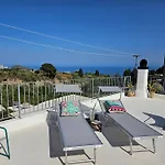Margot - Authentic Seaview Countryside & Appartement