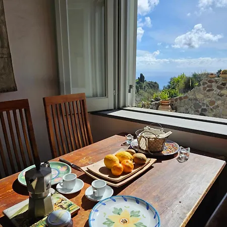 Margot - Authentic Sea View Countryside *