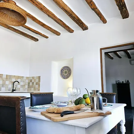 Margot - Authentic Sea View Countryside *