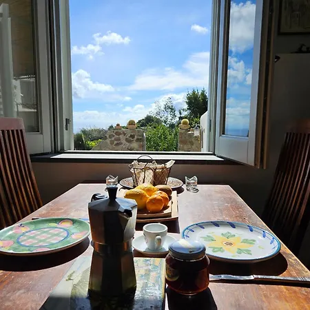 Margot - Authentic Sea View Countryside *