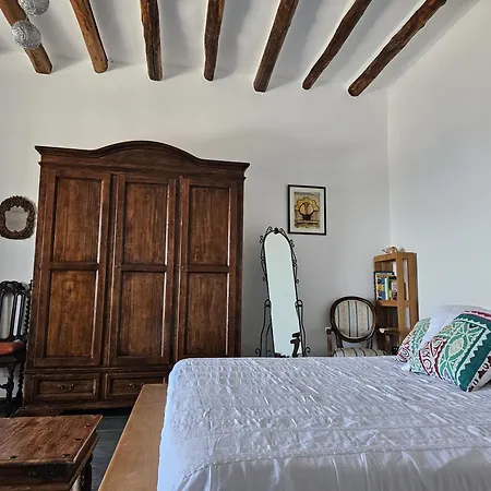 Margot - Authentic Sea View Countryside *