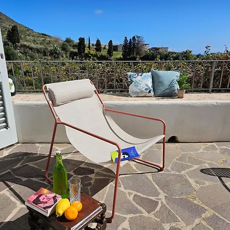 Margot - Authentic Sea View Countryside