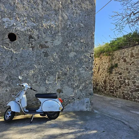 Margot - Authentic Sea View Countryside *