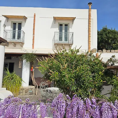 Margot - Authentic Sea View Countryside *