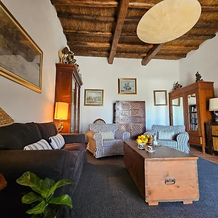 Margot - Authentic Seaview Countryside & *