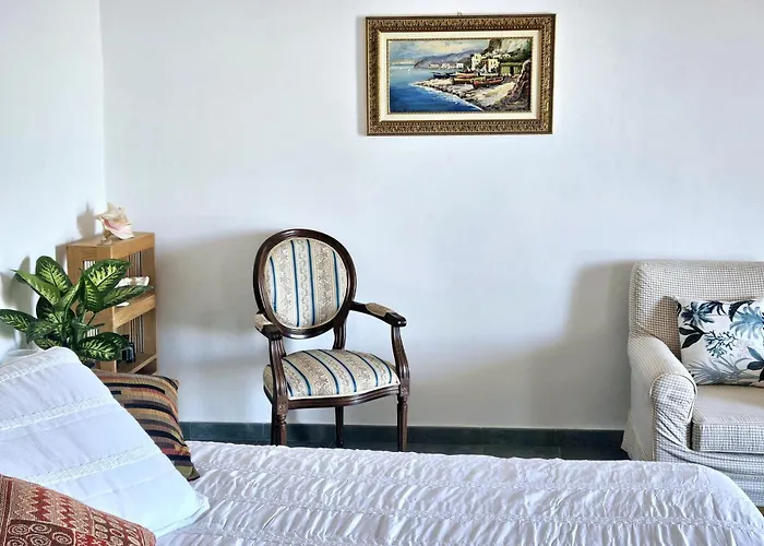 Margot - Authentic Sea View Countryside *