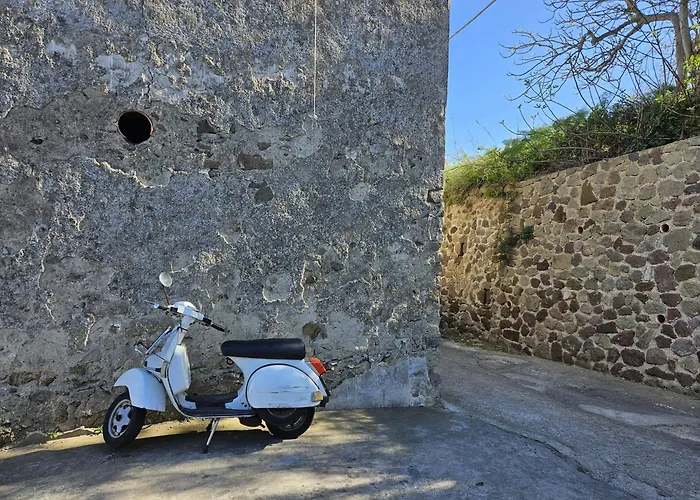 Margot - Authentic Sea View Countryside *