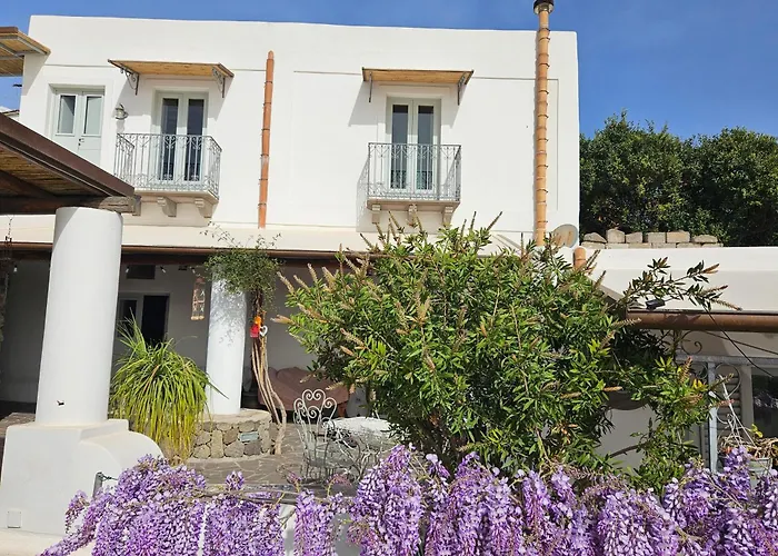 Margot - Authentic Sea View Countryside *