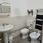 Margot - Authentic Seaview Countryside &