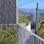 Margot - Authentic Seaview Countryside &