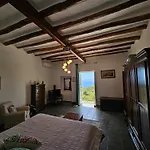 Margot - Authentic Seaview Countryside &