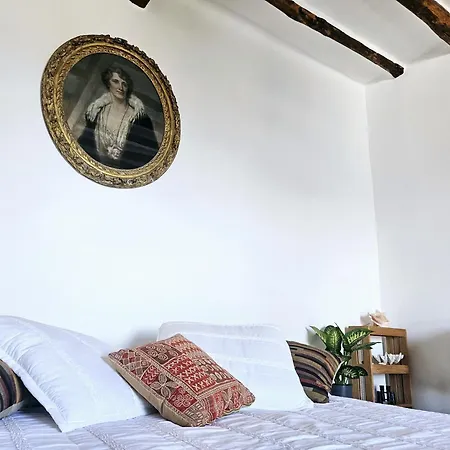 Margot - Authentic Seaview Countryside & Apartment