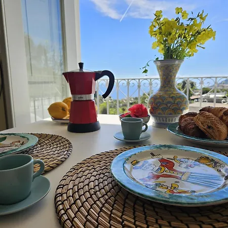 Margot - Authentic Sea View Countryside 리파리