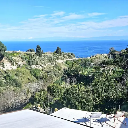 Margot - Authentic Sea View Countryside ליפארי