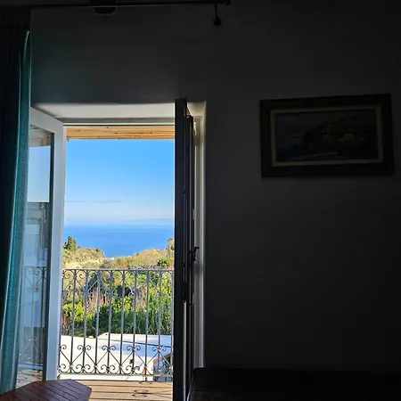 Margot - Authentic Sea View Countryside Apartment