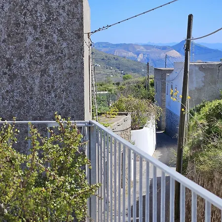 Margot - Authentic Sea View Countryside