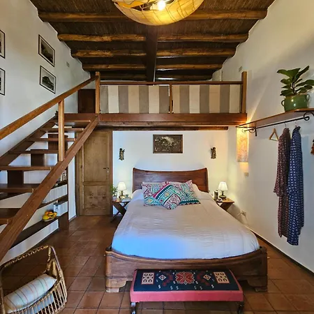 Margot - Authentic Sea View Countryside Apartment