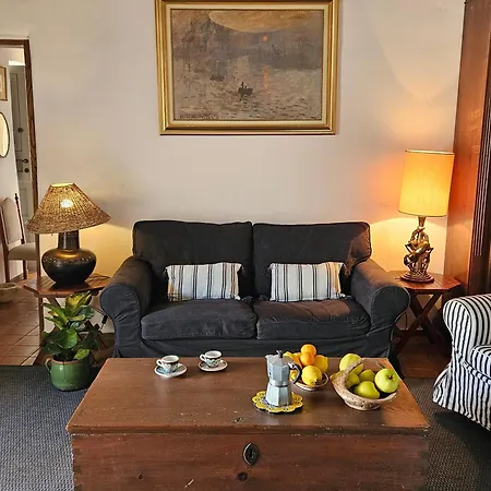 Margot - Authentic Sea View Countryside Apartment