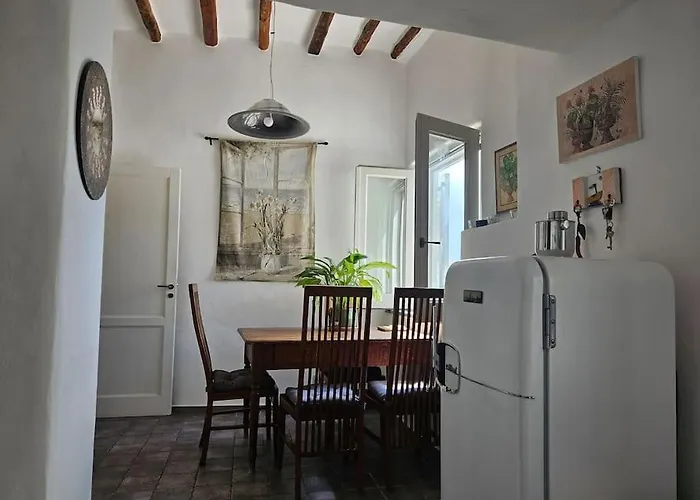 Margot - Authentic Sea View Countryside Apartment