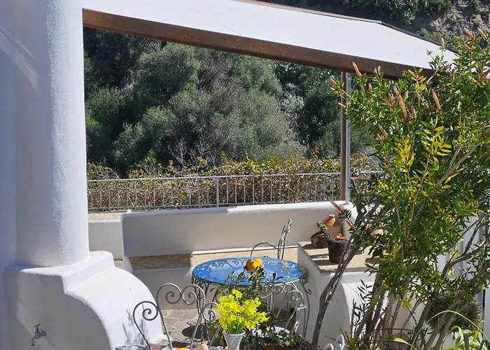 شقة Villa Margot - Authentic Seaview Countryside Villa & Apartments *