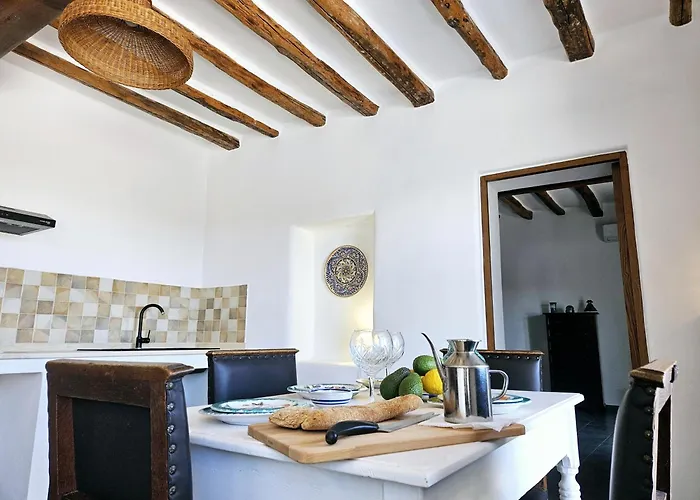 Margot - Authentic Sea View Countryside *