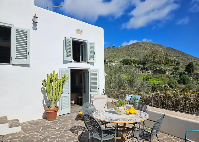 شقة Villa Margot - Authentic Seaview Countryside Villa & Apartments