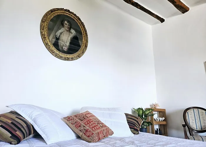 Margot - Authentic Sea View Countryside Apartment