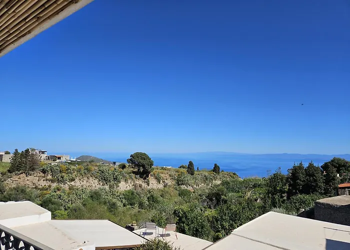 Villa Margot - Authentic Seaview Countryside Villa & Apartments * ليباري