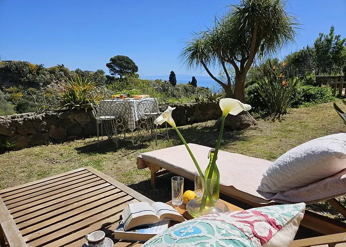 Villa Margot - Authentic Seaview Countryside Villa & Apartments