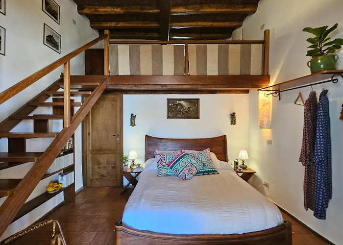 Margot - Authentic Sea View Countryside Apartment